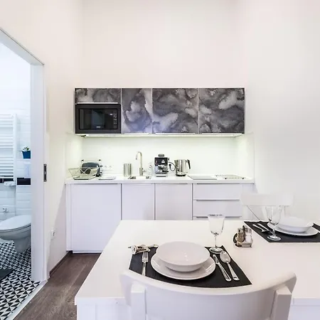 Апартаменты Cosy In The Heart Of The